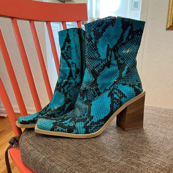 Incredible Italian leather teal snake boots - Picture 2 of 5